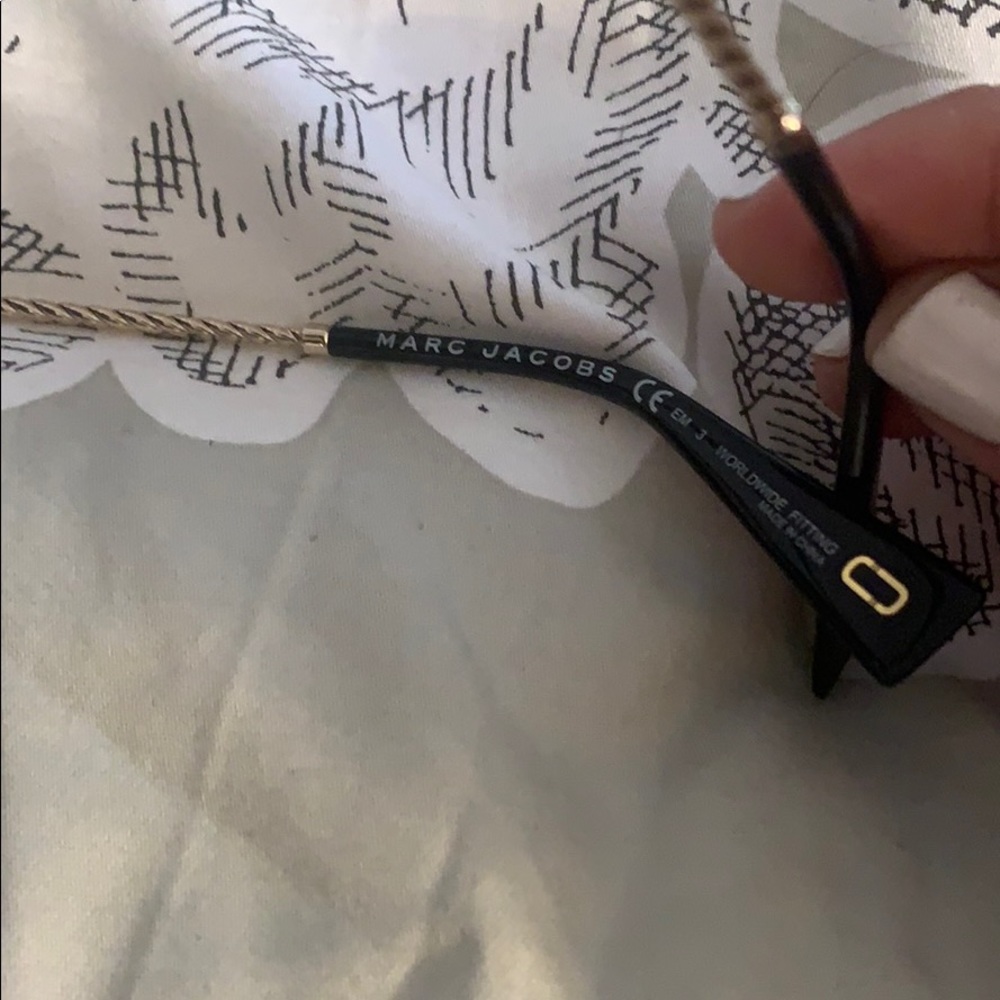 Marc Jacobs sunglasses with case - Picture 4 of 4